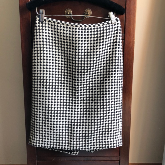 LOFT Dresses & Skirts - Wool houndstooth-esque pencil skirt from the Loft